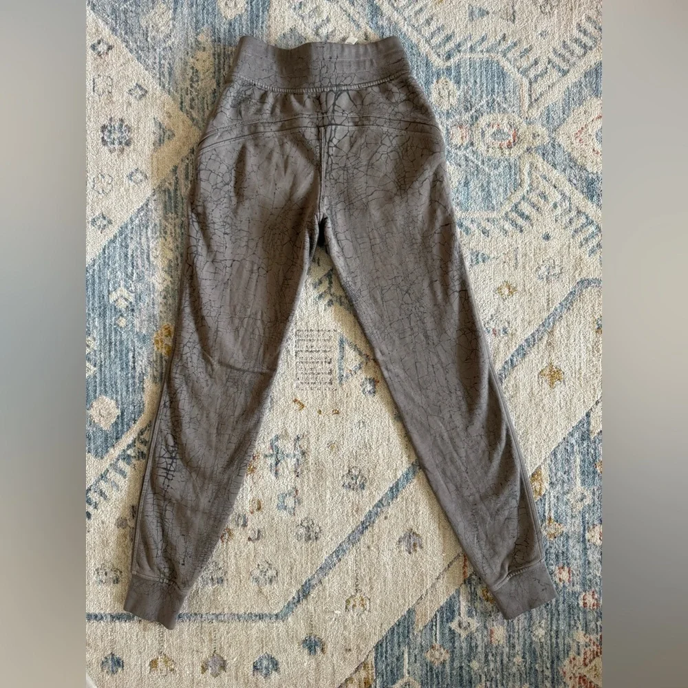 Lululemon Warm Down Jogger *7/8 Length Pants Size 2 - Picture 5 of 10